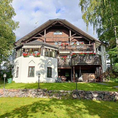Cronin'S Guesthouse Bed & Breakfast Хейнола Экстерьер фото