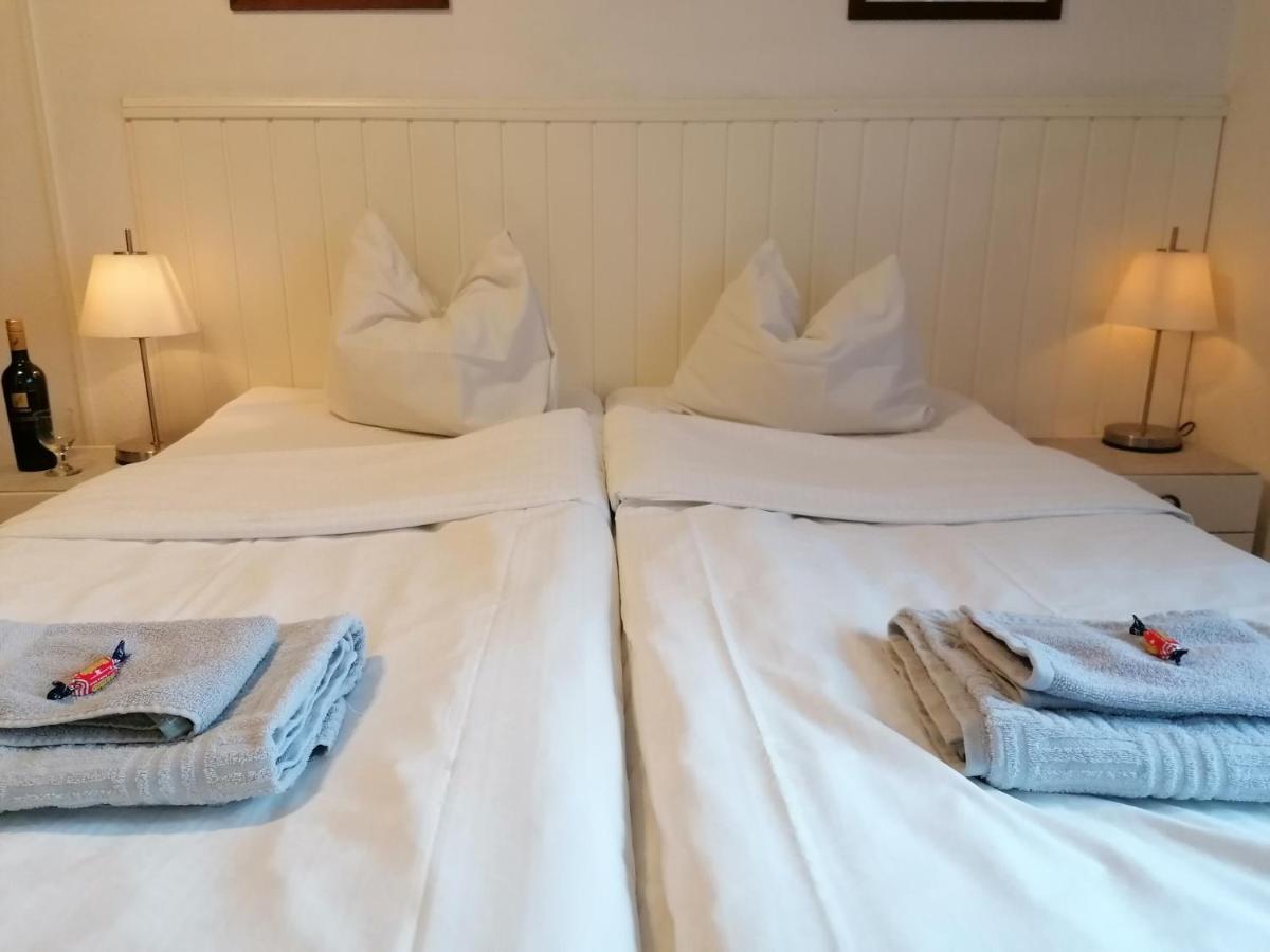 Cronin'S Guesthouse Bed & Breakfast Хейнола Экстерьер фото