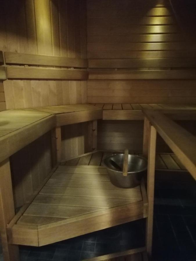 Cronin'S Guesthouse Bed & Breakfast Хейнола Экстерьер фото