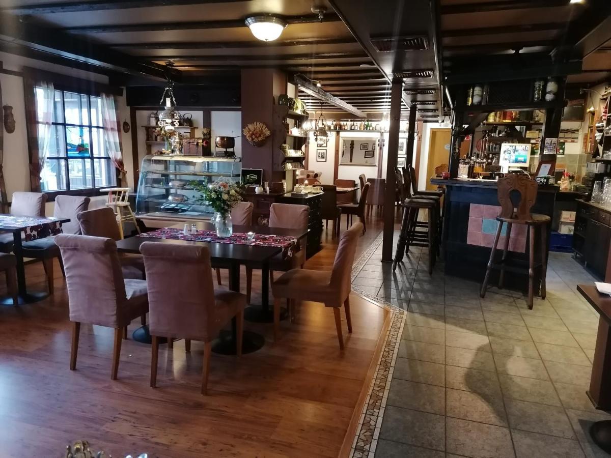 Cronin'S Guesthouse Bed & Breakfast Хейнола Экстерьер фото