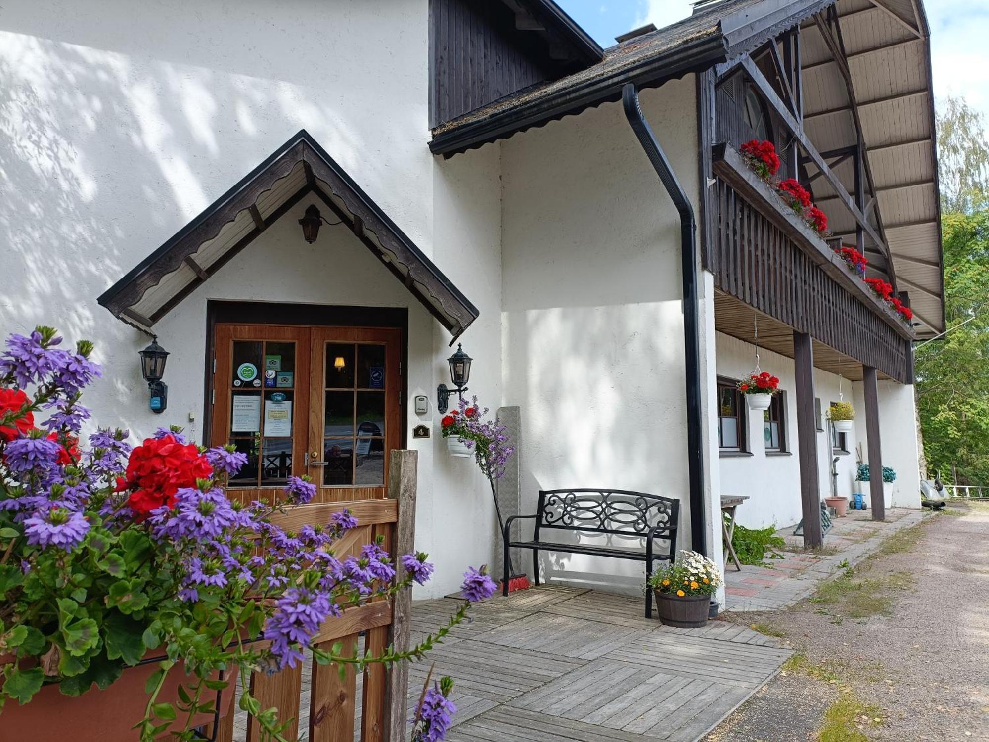 Cronin'S Guesthouse Bed & Breakfast Хейнола Экстерьер фото
