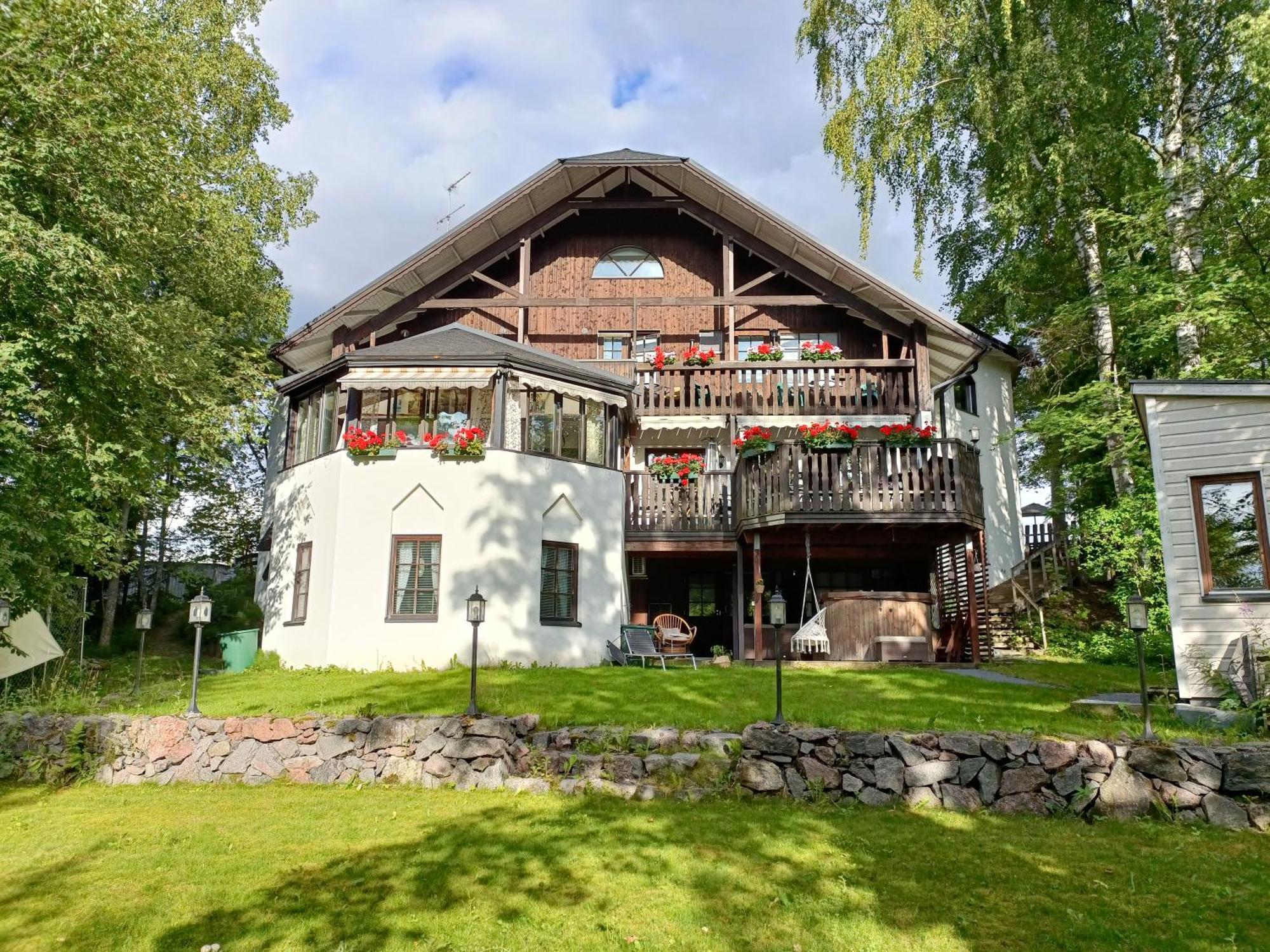 Cronin'S Guesthouse Bed & Breakfast Хейнола Экстерьер фото