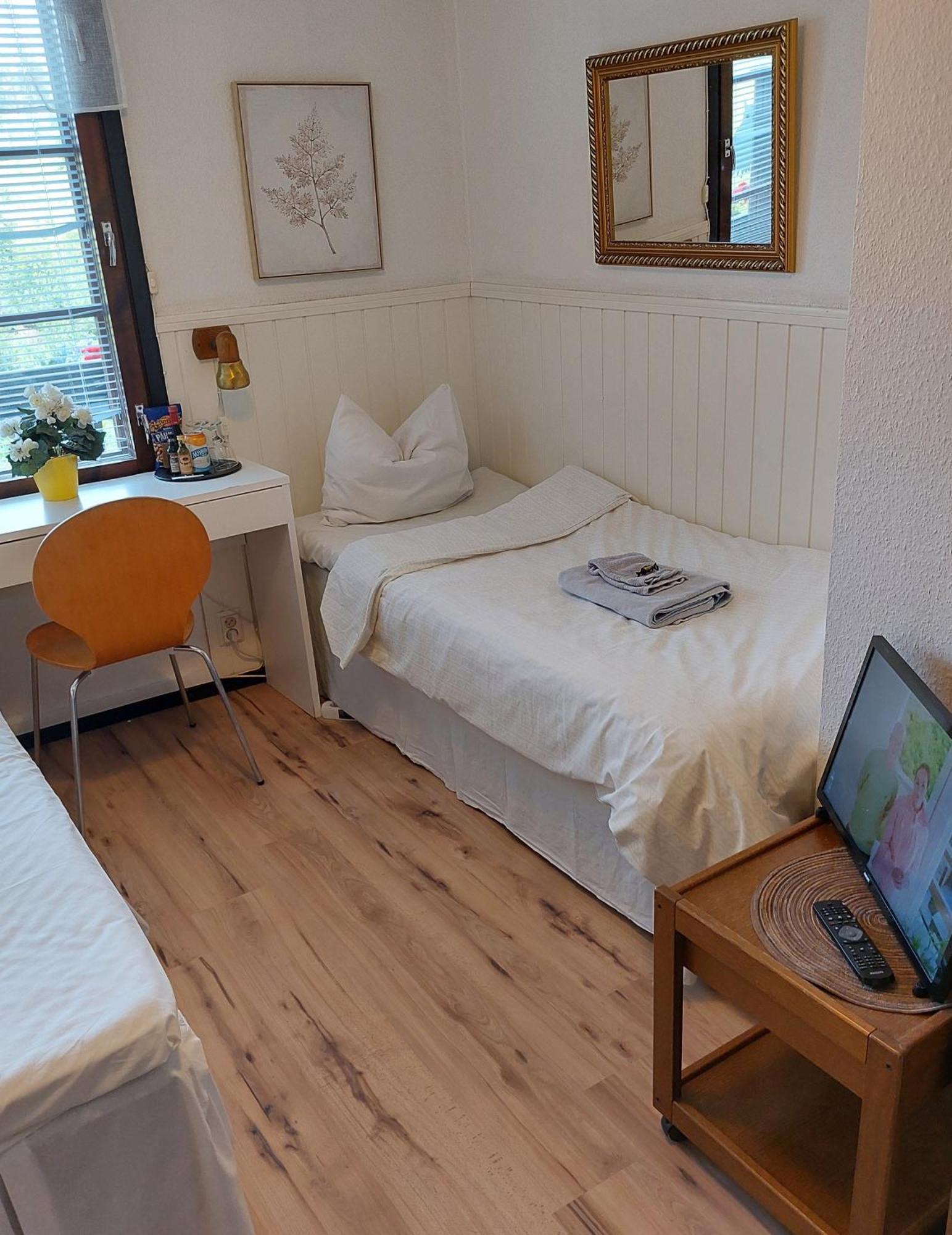 Cronin'S Guesthouse Bed & Breakfast Хейнола Экстерьер фото