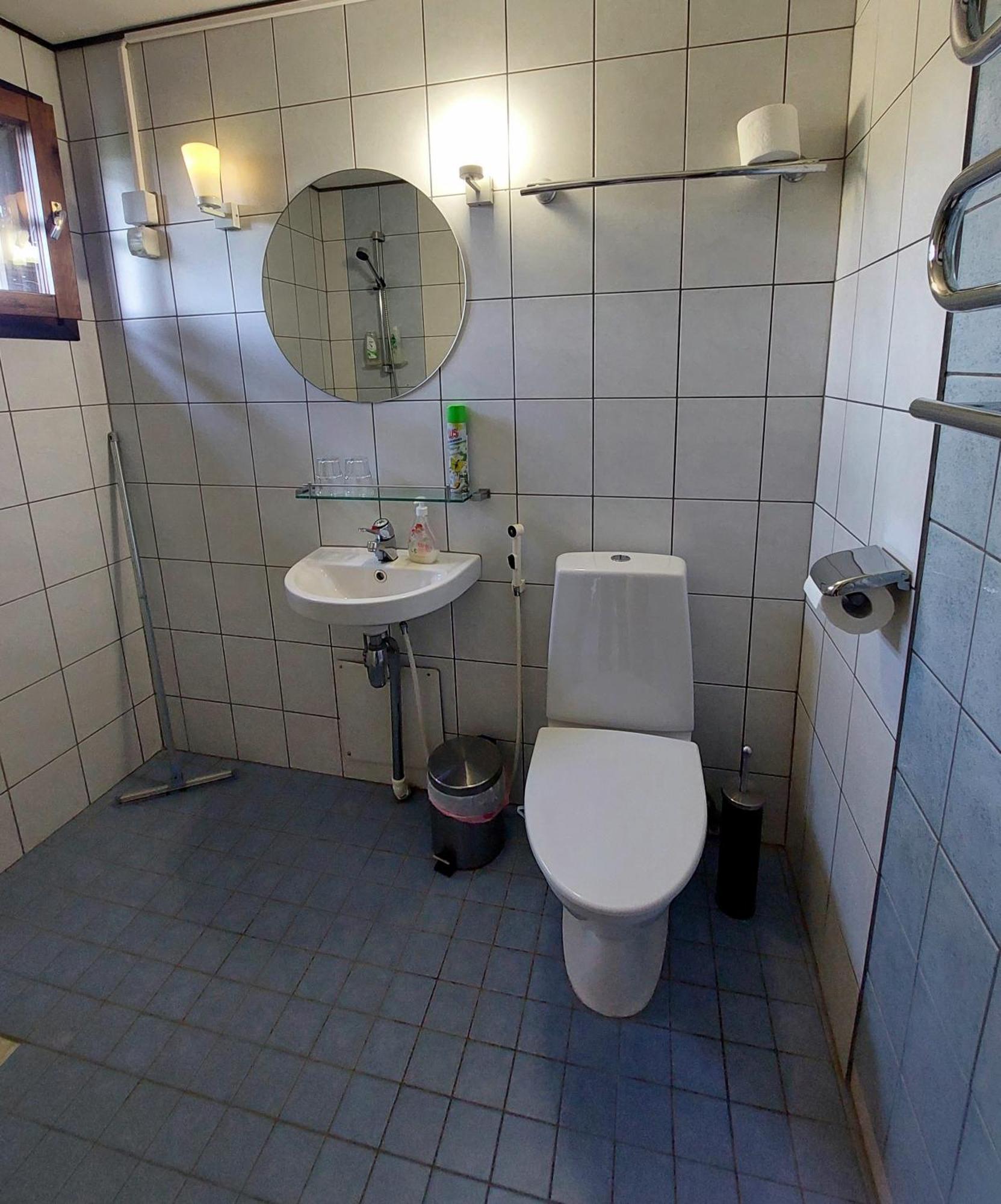 Cronin'S Guesthouse Bed & Breakfast Хейнола Экстерьер фото