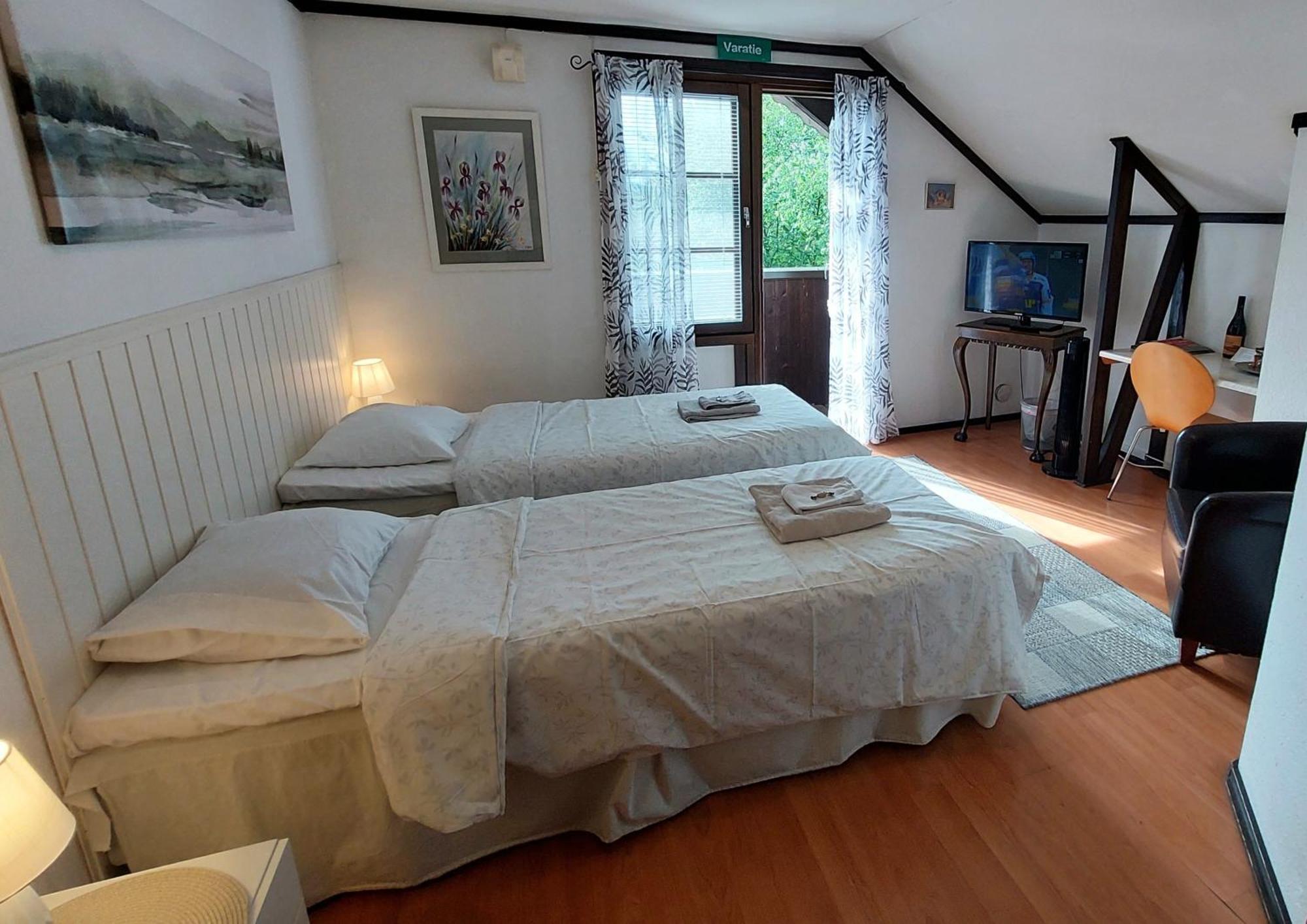 Cronin'S Guesthouse Bed & Breakfast Хейнола Экстерьер фото