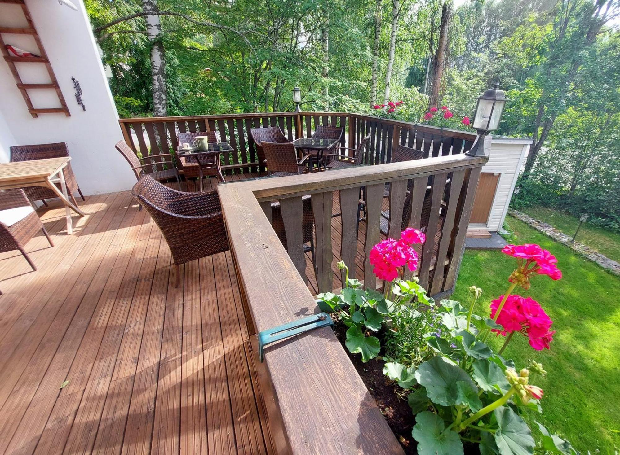 Cronin'S Guesthouse Bed & Breakfast Хейнола Экстерьер фото