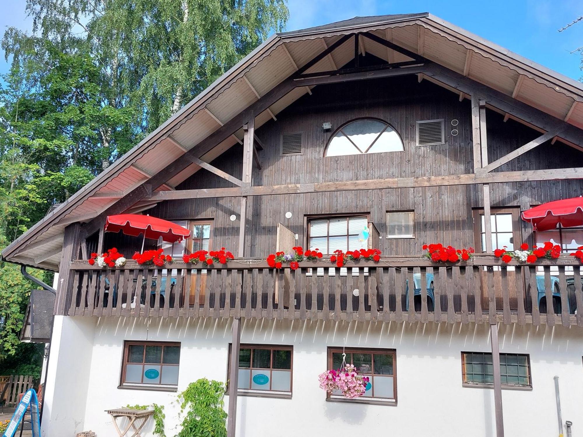 Cronin'S Guesthouse Bed & Breakfast Хейнола Экстерьер фото