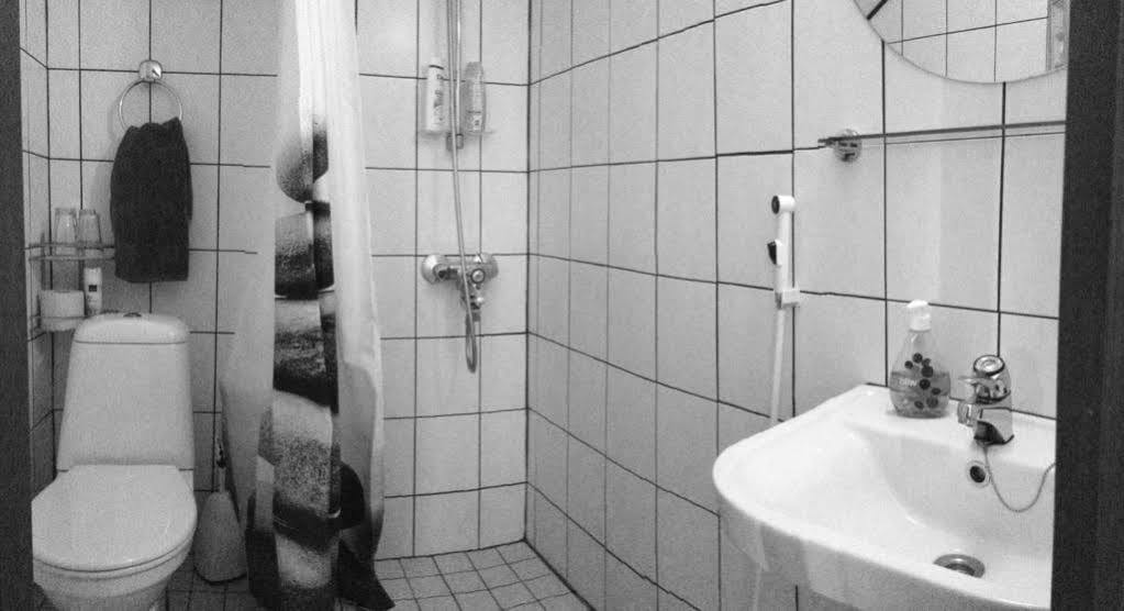 Cronin'S Guesthouse Bed & Breakfast Хейнола Экстерьер фото