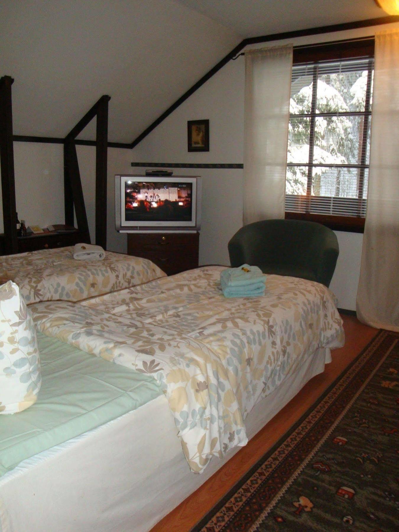 Cronin'S Guesthouse Bed & Breakfast Хейнола Экстерьер фото